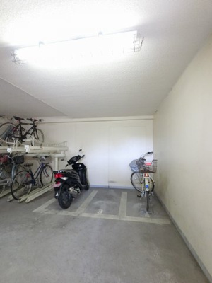 【その他共用部分】 | リベレンス川崎南 | バイク置場