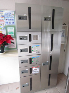 【エントランス】 | 共用エントランスには宅配BOXがあるので荷物の受け取りもスムーズに♪再配達を依頼する手間が省けます☆