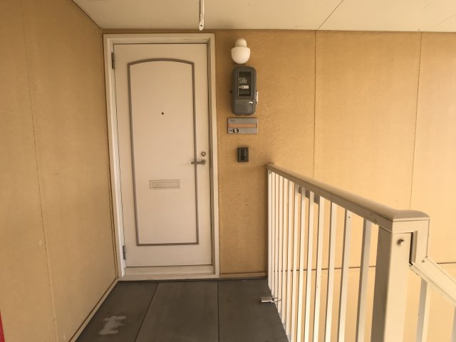 クリーム色のSunnySpotのエントランス