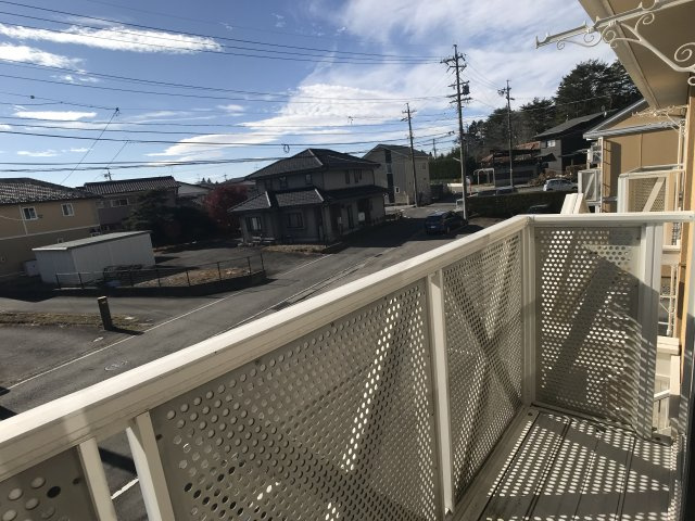 クリーム色のSunnySpotのバルコニー|陽当たり・風通し良好でお洗濯物もよく乾きそう