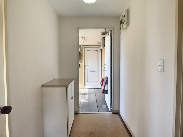 クリーム色のSunnySpotの玄関