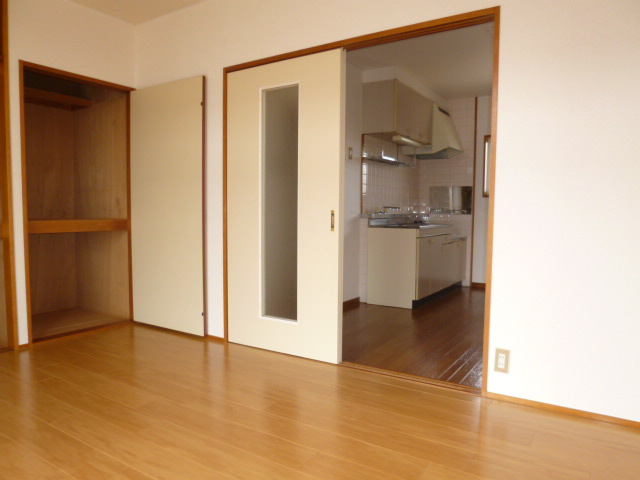 ニューシティエクシードＣの居間・リビング|洋室