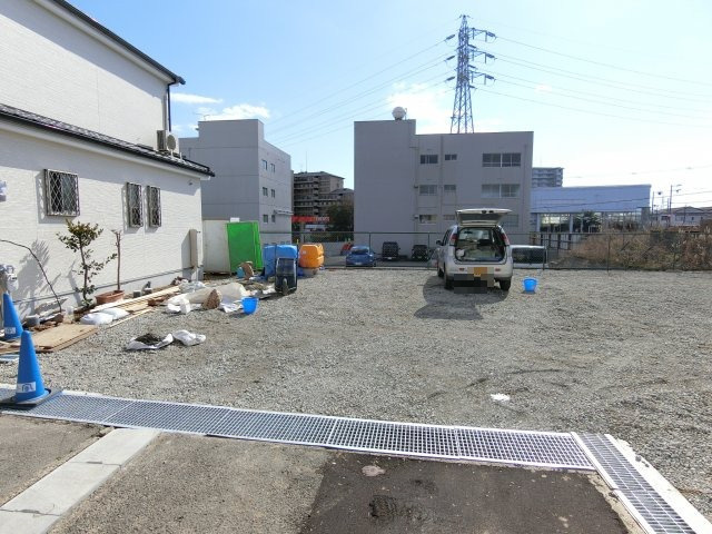 明石市和坂稲荷町　土地の前面道路含む現地写真|建築条件はありません　前面道路の車の交通量は極めて少ないです