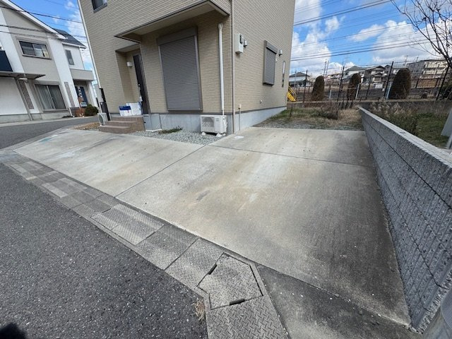 伏山貸家の駐車場