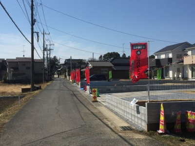 【前面道路含む現地写真】 | 加須市　北下新井 敷地広々90坪超の新築分譲住宅 | 前面道路含む現地写真です
