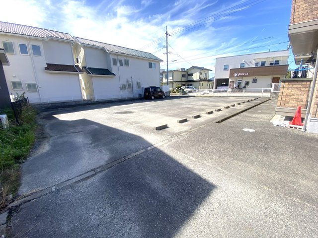 ジュネスⅣの駐車場