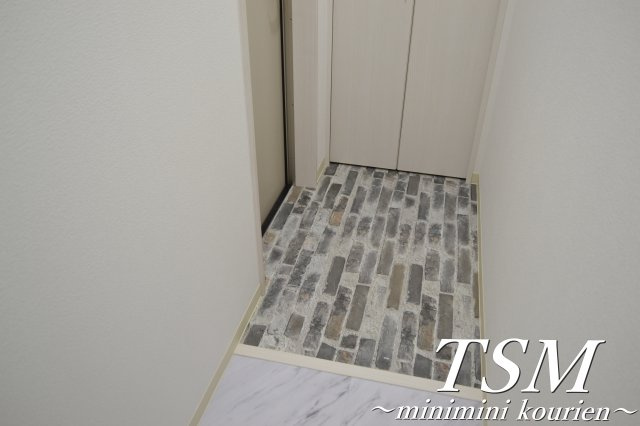 クリエオーレ萱島東の玄関|シューズボックス付きの玄関