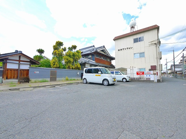 松本マンションの駐車場|駐車場に車を止められます