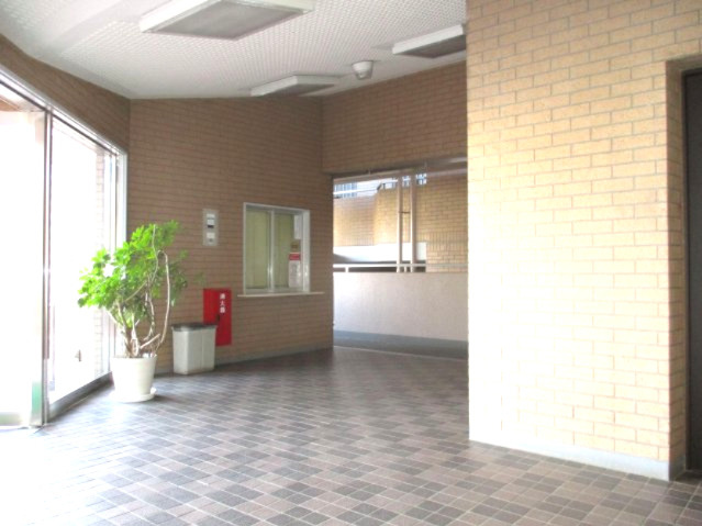 ベルシェ津田沼２階　船橋市飯山満町２丁目　中古マンション　室内リフォーム済のエントランス|エントランスホールです