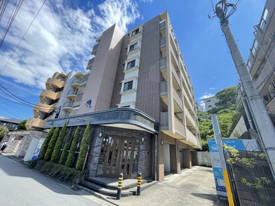 【外観】 | サジテリアス・ワイ | 小田急線「生田」駅まで徒歩4分！楽器OK♪鉄筋コンクリートの6階建てマンションです♪通勤通学はもちろん、お買い物やお出かけにもGood☆