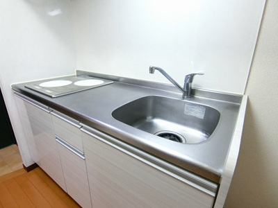 【キッチン】 | サジテリアス・ワイ | キッチンは2口IHクッキングヒーター♪IHは火を使わないので安心なうえ、お掃除もラクラク♪