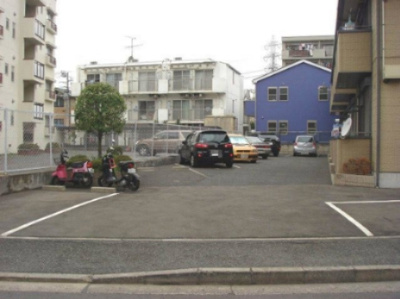 【駐車場】 | ミルフィーユ日吉 | いつでも目の届く敷地内に駐車場があります♪荷物がかさばりがちなお買物にも、敷地内駐車場があると便利ですよね☆