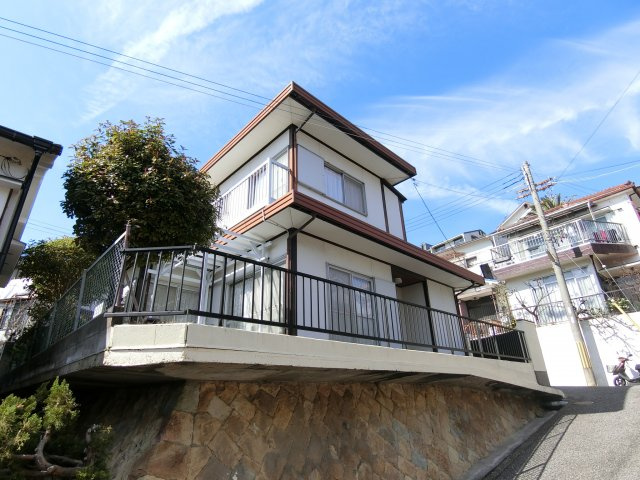 神戸市垂水区舞子坂２丁目の中古一戸建の前面道路含む現地写真