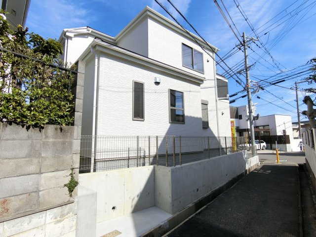 神戸垂水区南多聞台3期1号棟の前面道路含む現地写真