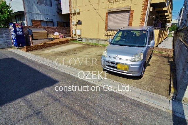 メゾンデリラの駐車場