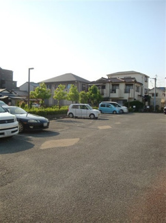 【駐車場】 | 平面駐車場で駐車も楽々