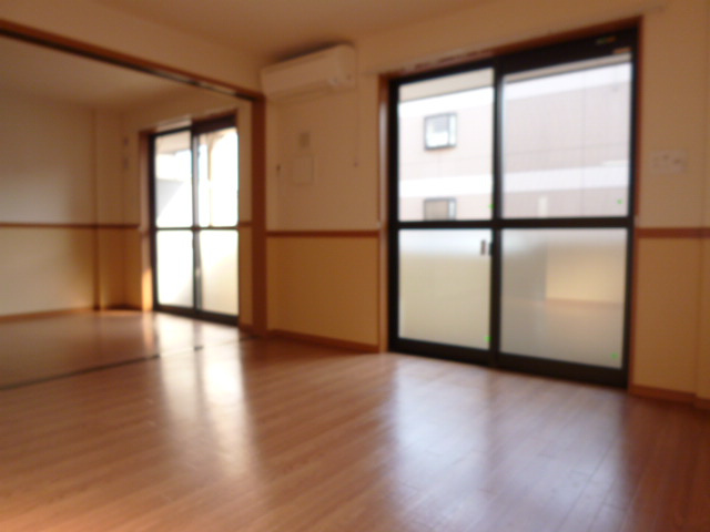 フレンドパーク・宙の居間・リビング|１３帖