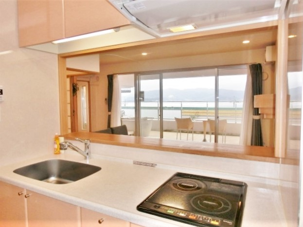 余暇を楽しむ絶好の場所！専用露天風呂付き♪３０を超える無料設備あり☆マリントピア天橋立１０号館のキッチン|キッチン