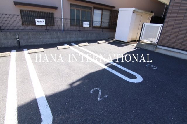 レオパレスハーバーサイドＥ棟の駐車場