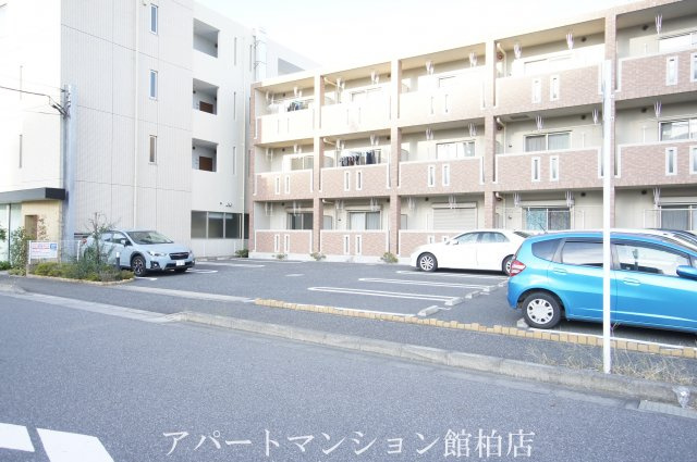 アビタシオン柏の葉の駐車場