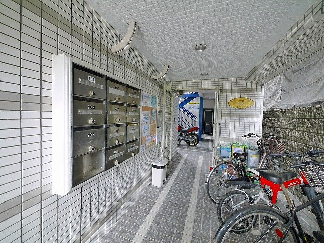 シティパレス川之上町のエントランス|建物の内部です