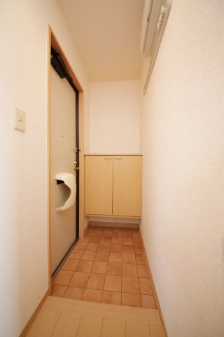 ルヴニールの玄関|別部屋反転間取の写真となります。