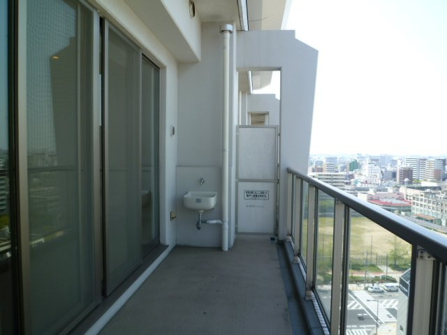 ロイヤルパークスなんばのバルコニー