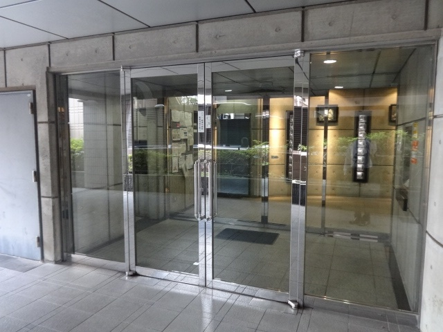 グラントルム弐番館のエントランス