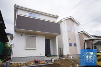 【外観】 | 2号棟　現地（2019年6月）撮影
足場外れました！
敷地面積169.18㎡（51.17坪）。
駐車並列2台可能。