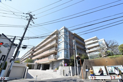 【外観】 | ヒルトップ横浜山手レジデンス | 足音等階下の心配のない1階住居につき子育てにも適しています♪