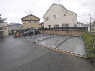 【駐車場】