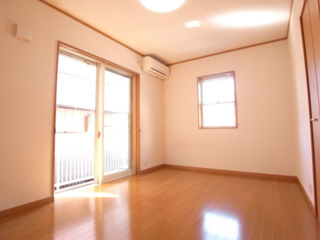 クリムゾンハウスの展望|小窓から日差しも入ります☆