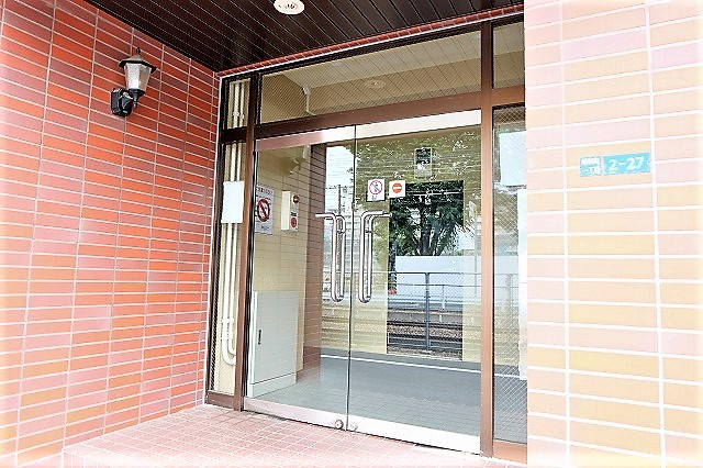 マンションタナカのエントランス