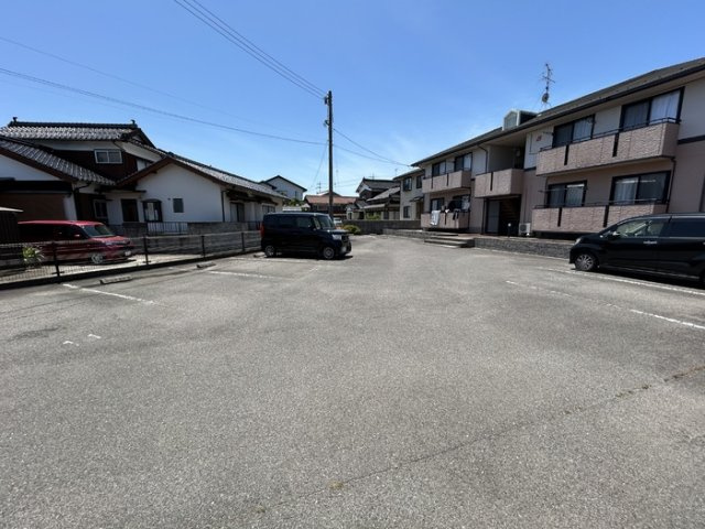 エスポワール三柳Ｂ棟の駐車場