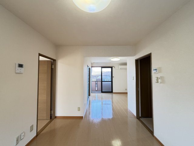 エスポワール三柳Ｂ棟の居間・リビング