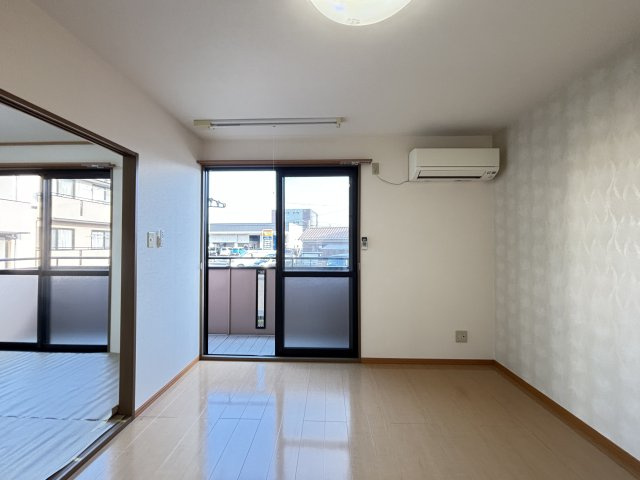 エスポワール三柳Ｂ棟の居間・リビング