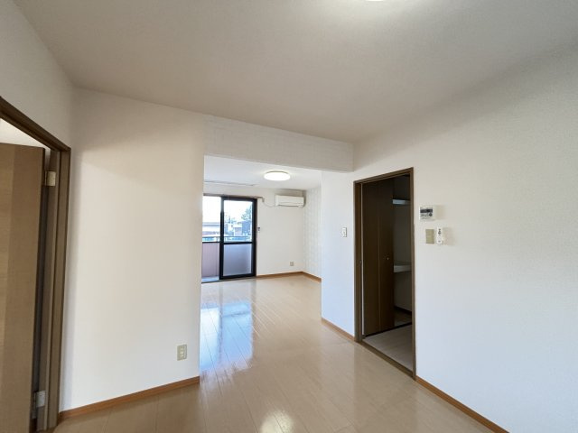 エスポワール三柳Ｂ棟の居間・リビング