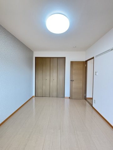 エスポワール三柳Ｂ棟の洋室