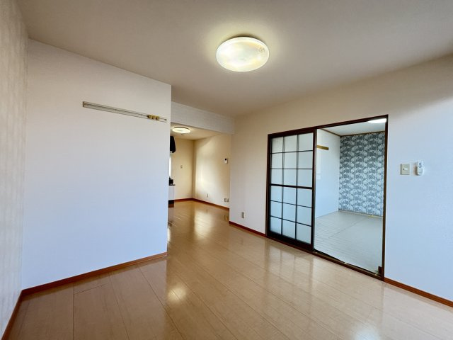 エスポワール三柳Ｂ棟の居間・リビング