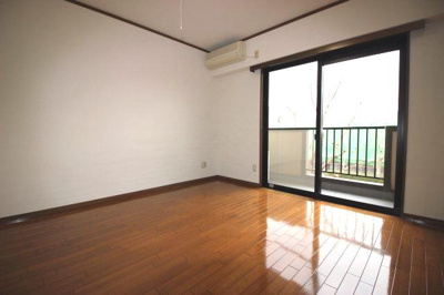 【洋室】 | サンクチュアリーコープ | 南向きの明るい室内！