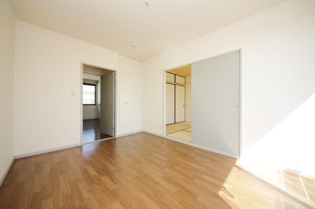 サンビレッジ住吉C棟の洋室