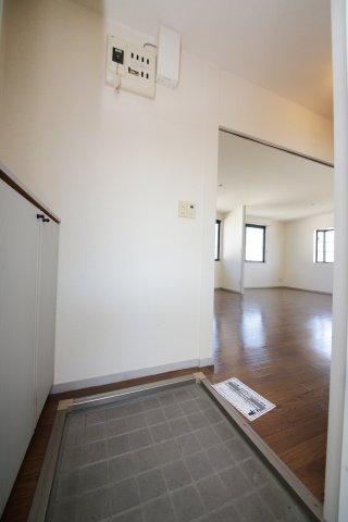 サンビレッジ住吉C棟の玄関