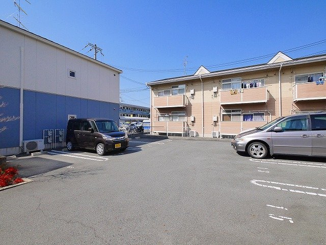 パル・クレセオⅡの駐車場|駐車スペースもあります