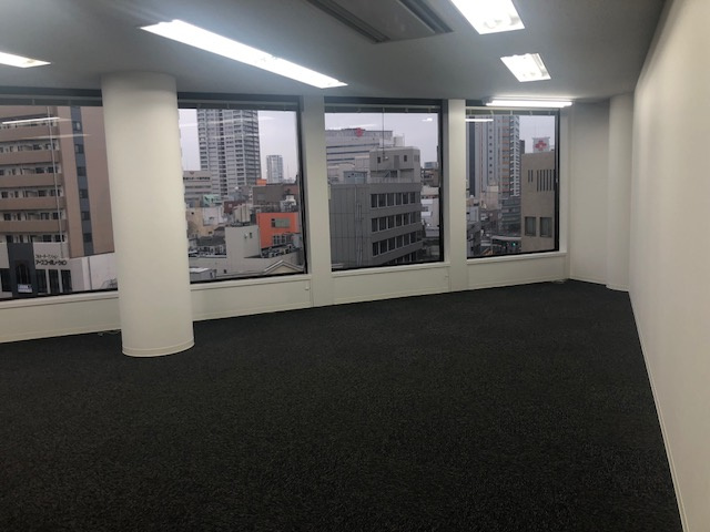 小倉駅前ひびきビルの内装