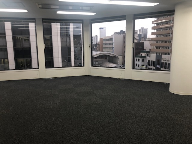 小倉駅前ひびきビルの内装