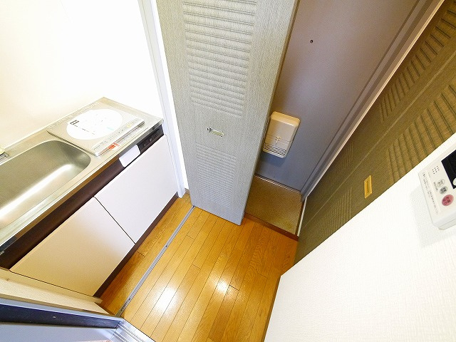 西本ビル（川原城町）の玄関|シンプルで使いやすい玄関です