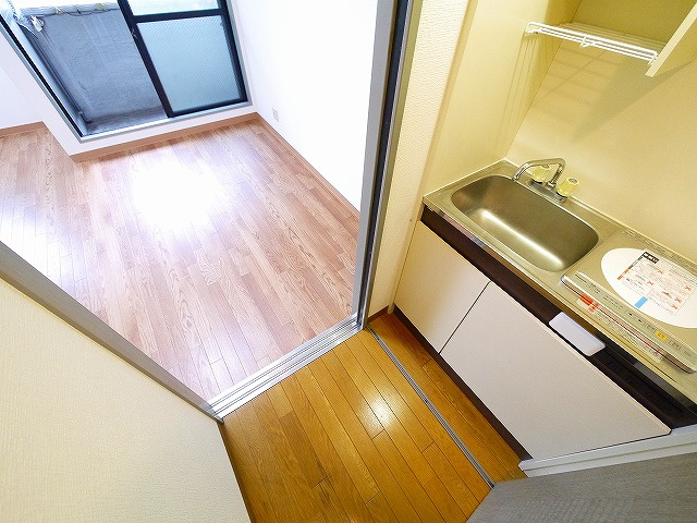 西本ビル（川原城町）の内装|明るい室内です