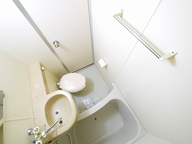 西本ビル（川原城町）のトイレ|落ち着いた色調のトイレです
