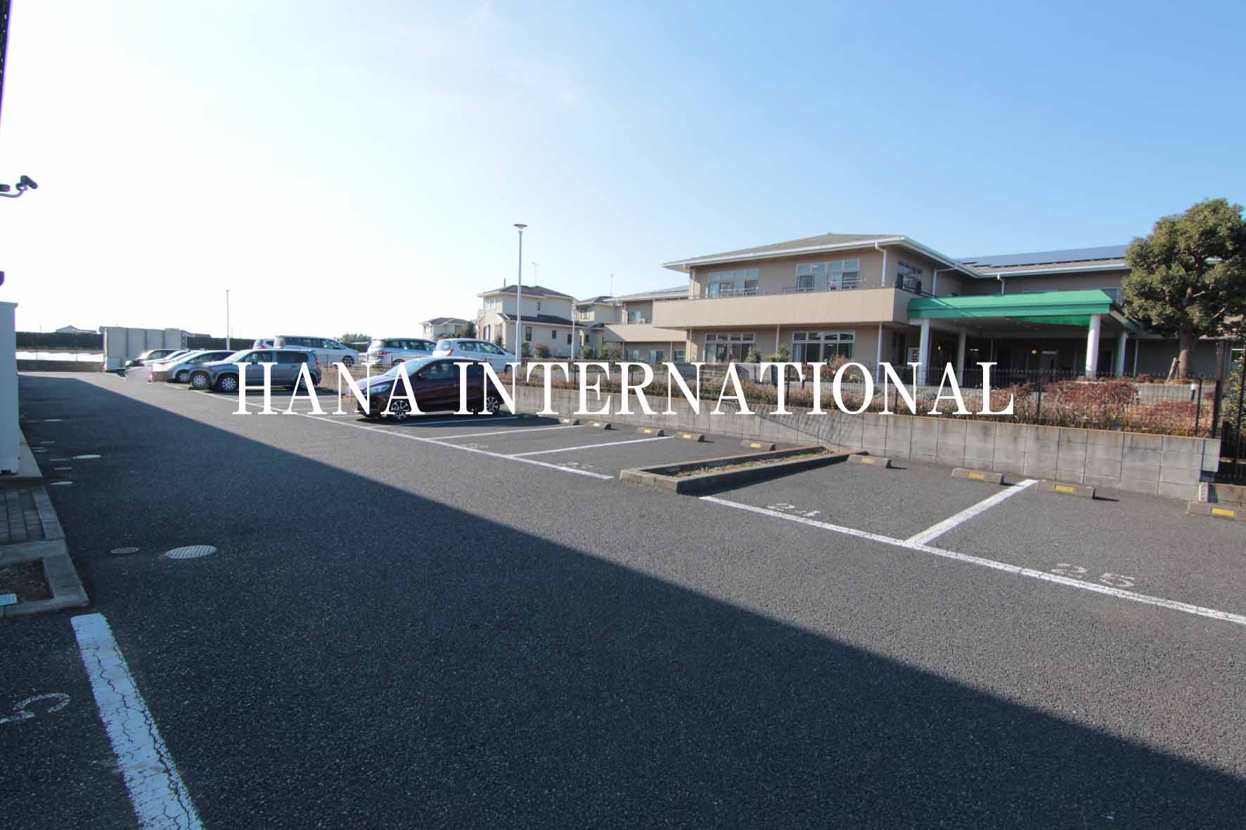 レオパレス三咲の駐車場