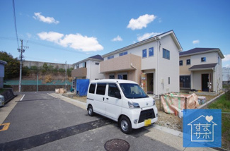 【前面道路含む現地写真】 | 4号棟　現地（2019年4月）撮影
前面道路は南西側幅員約6.0mの公道です。